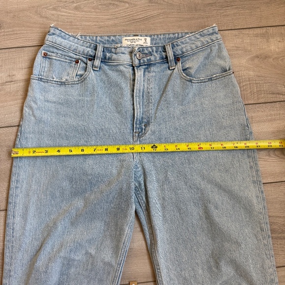 Abercrombie & Fitch Women’s The ’90s Relaxed High-Rise Jeans Size 8 Classic Wash - Picture 5 of 8